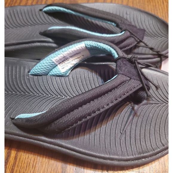 All in Motion Boys' Sterling Slip-On Thong Sandals - Picture 7 of 10
